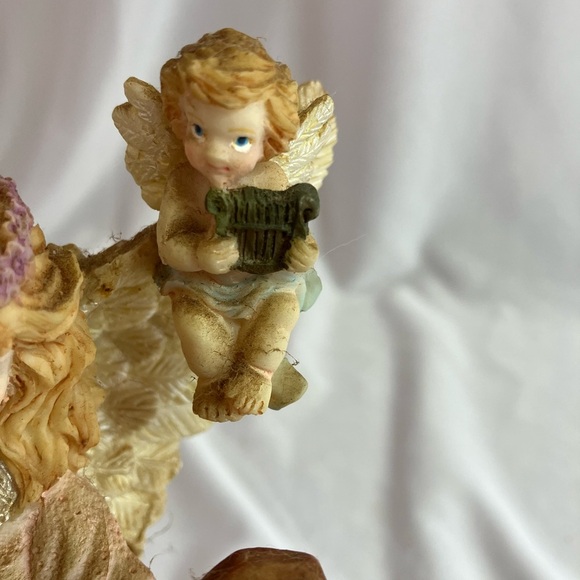Angel Figurine with Guitar and Cherubs - Picture 4 of 9